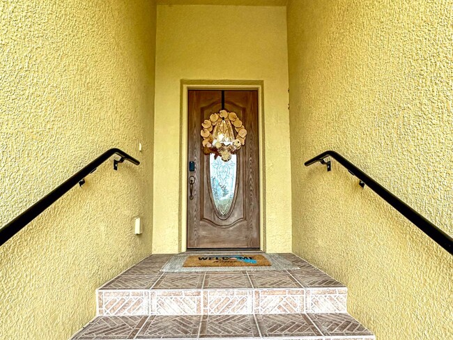 Building Photo - 3 Bed/ 2.5 Bath Pet Friendly Home!