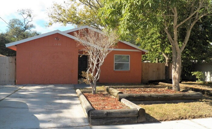 Foto principal - 3/2 Home W/ Tiled Flooring!