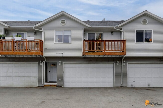 Foto del edificio - Modern 4-Bedroom Townhome in Desirable Sou...