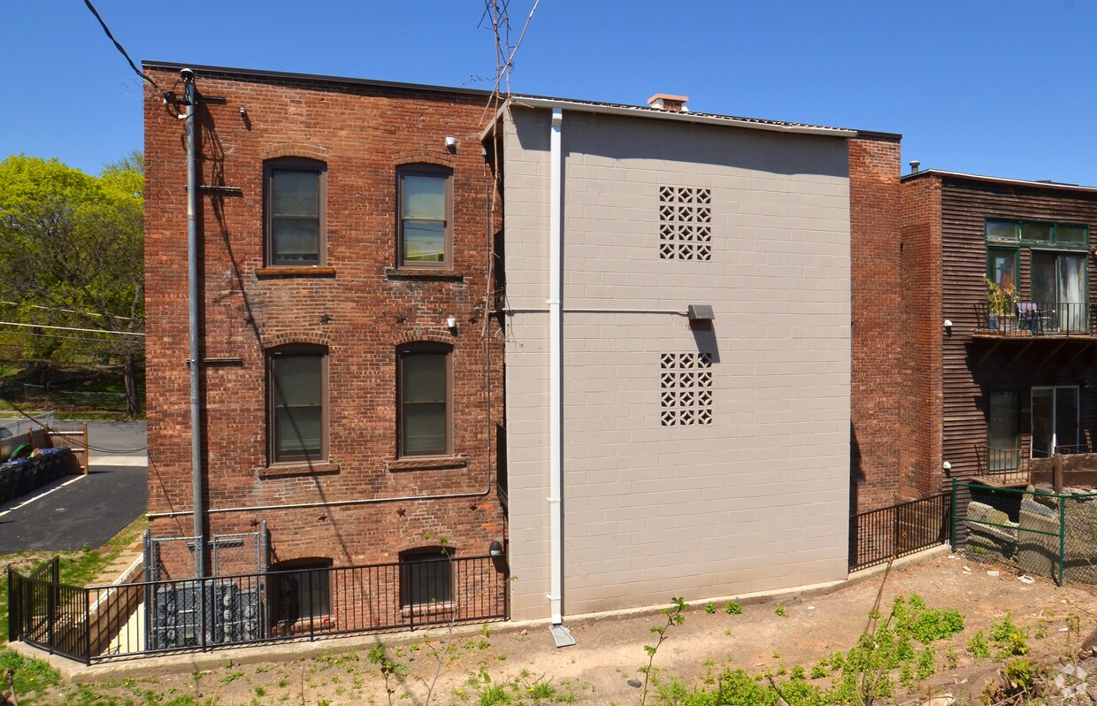 Building Photo - 54-56 Willow St