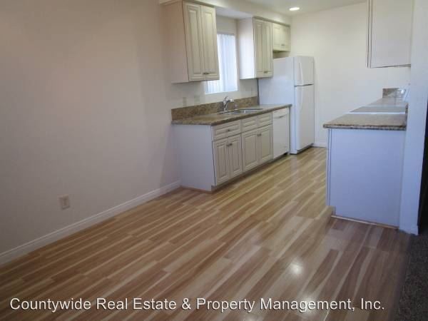 Building Photo - 653 Chamberlain Ave