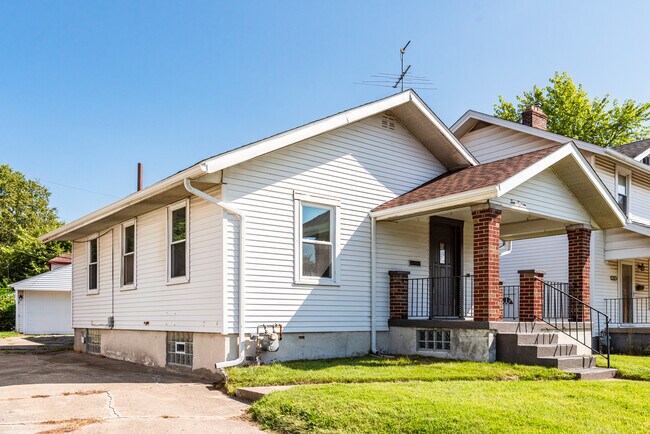 Building Photo - 1015 Woodley Rd