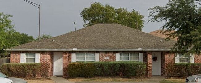 Building Photo - 1801 Sara Dr