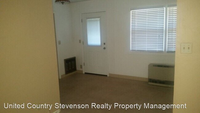 Building Photo - 3 br, 1 bath House - 905 W. 3rd St.