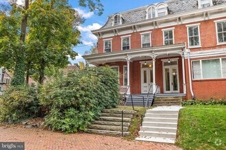 Building Photo - 1410 Delaware Ave