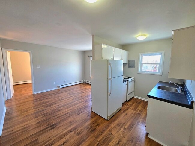 Building Photo - 51 Wright St