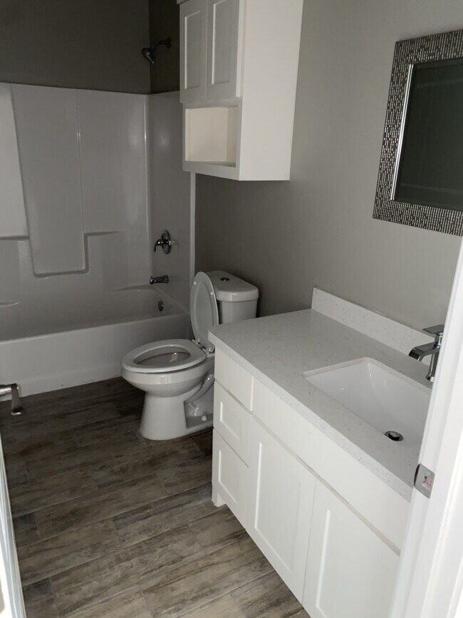 Building Photo - Primrose Real Estate