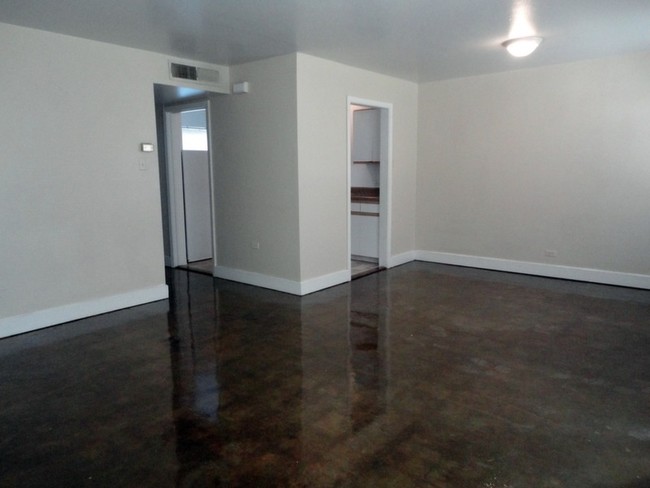 Living Area - Alamo Heights