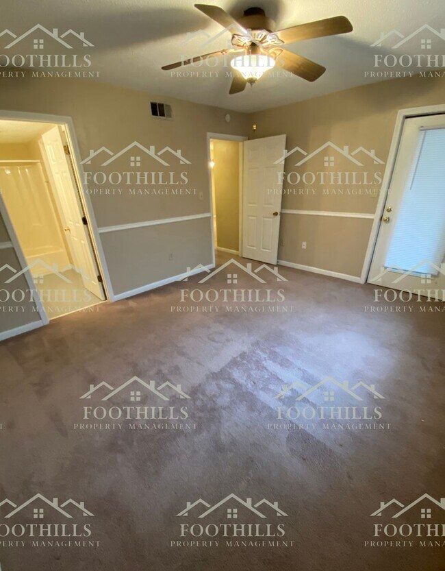 Foto del edificio - 2 bedroom, 2 bathroom condominium unit nea...