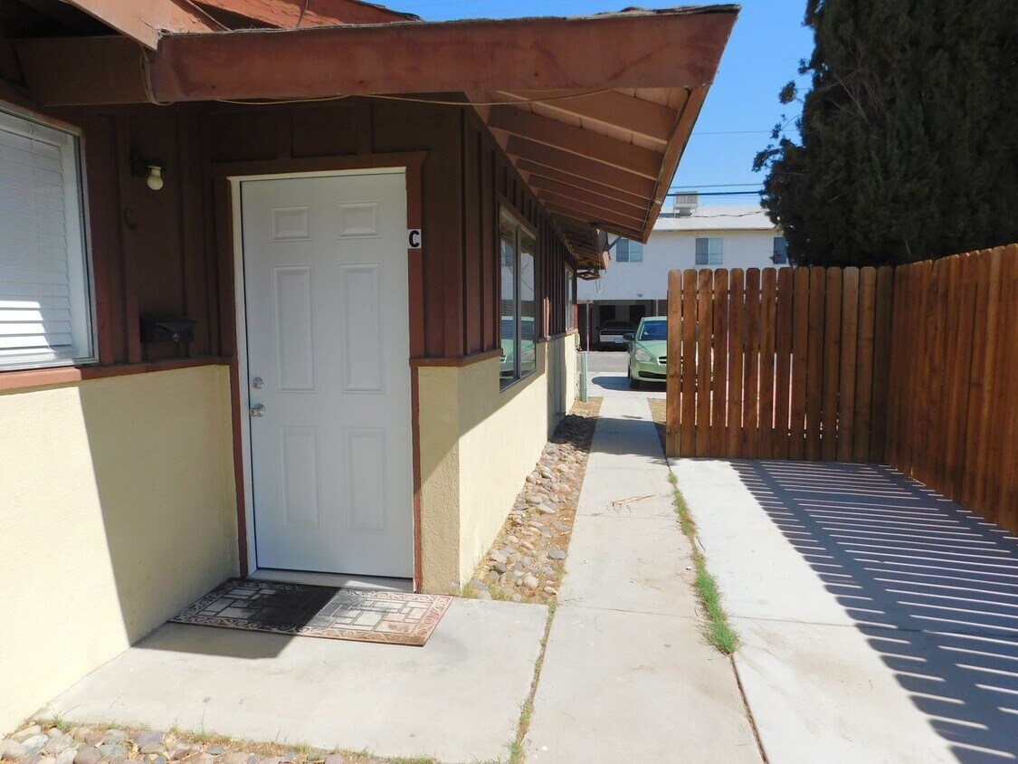 520 Commercial Ave Unit C, Ridgecrest, CA 93555 Room for Rent in