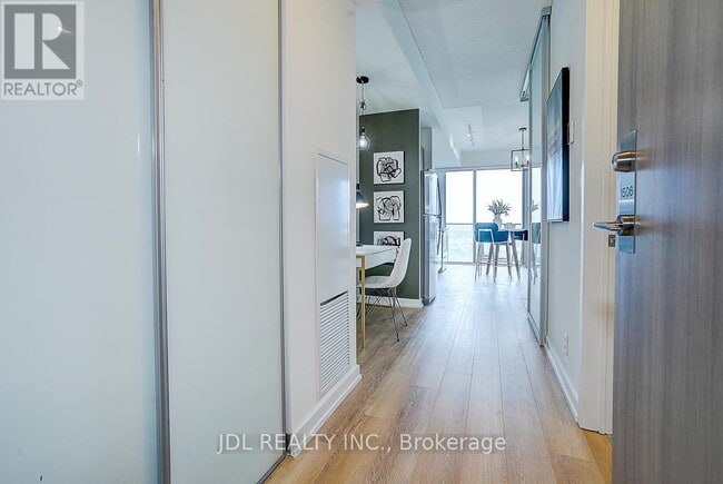 Building Photo - 390-1390 Cherry St