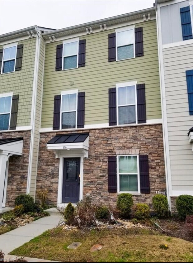 3-Story Townhouse - 606 Reunion St
