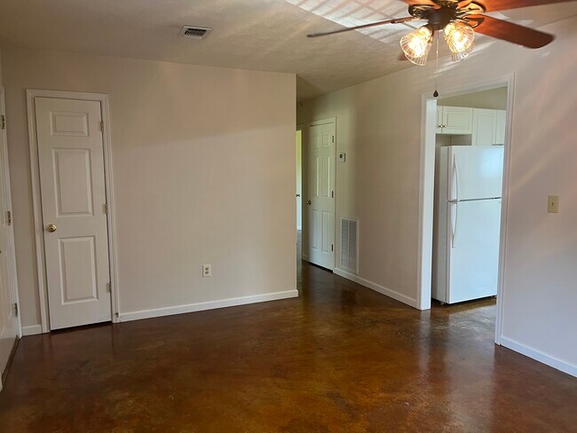 Foto del edificio - 23 Cottage Ln