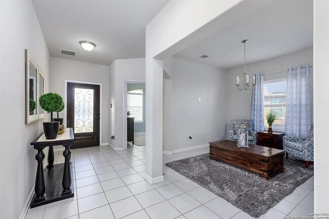 Foto del edificio - 241 Silver Maple Dr
