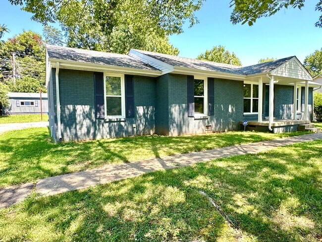 Building Photo - 9 Donelson Dr