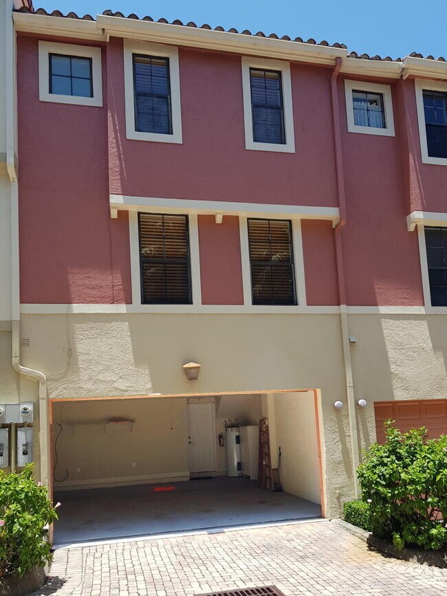 Foto del edificio - 692 Fern St