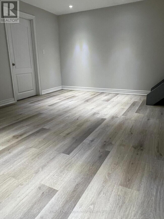 Building Photo - 782 Cummer Ave