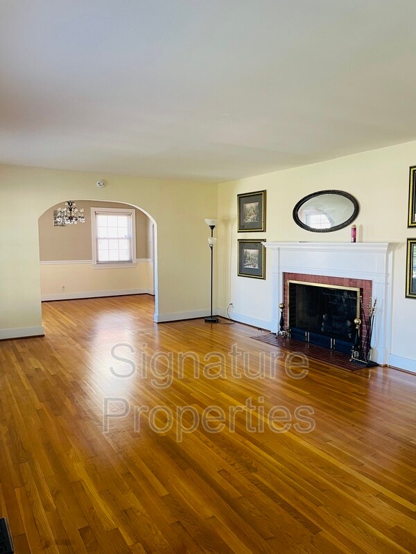 Foto del edificio - 1311 Bernard St
