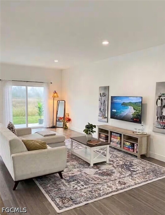 Foto del edificio - 8059 Sherwood Cir