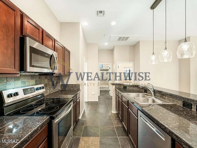 Foto del edificio - 2010 E River Rd