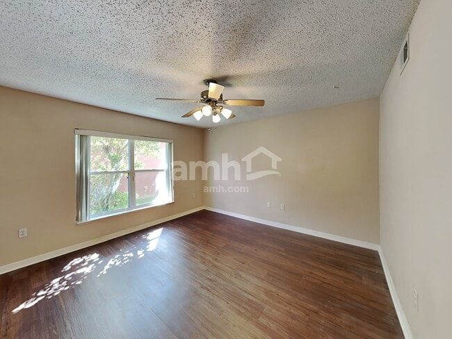 Building Photo - 10114 Maronda Dr