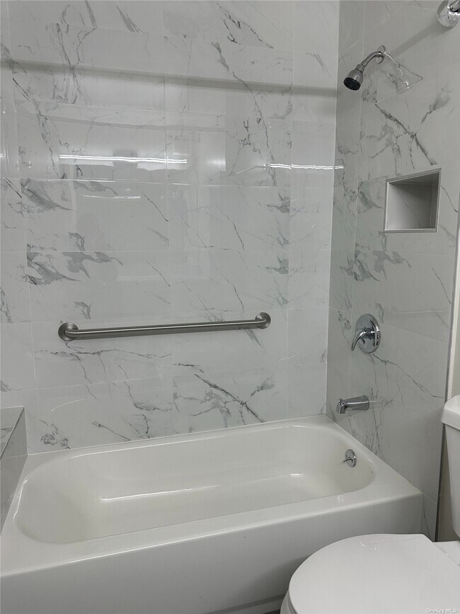 Foto del edificio - 1233 E 56th St