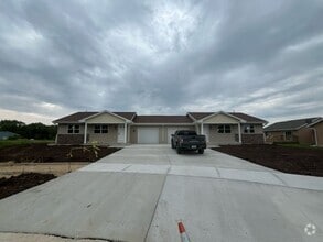 Building Photo - 1049-1051 Fir Ct