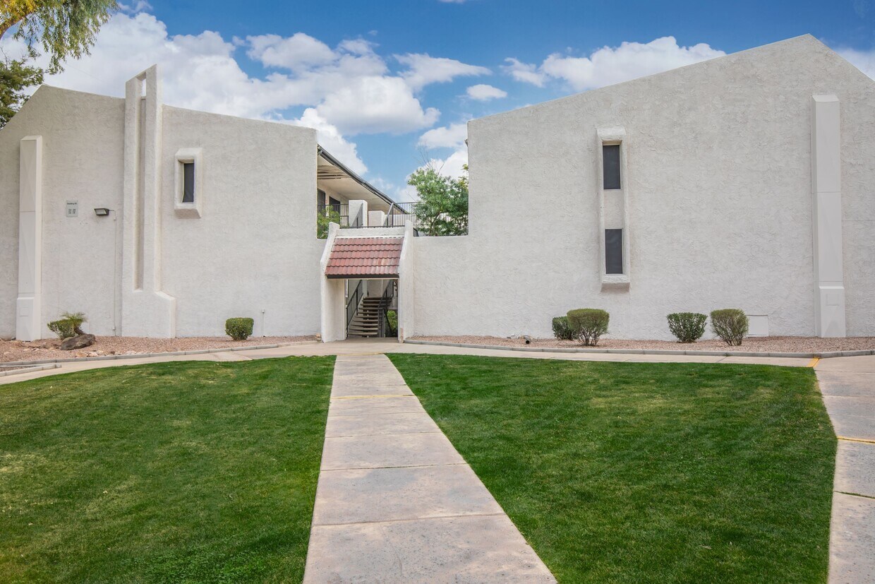 Tides on East Broadway 1865 E Broadway Rd Tempe, AZ Apartments for