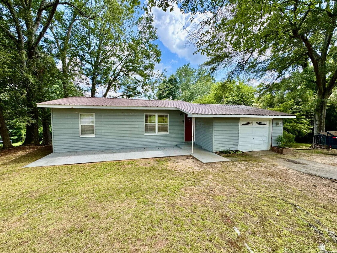 Primary Photo - Cozy and Convenient - 2 bedroom home in We...