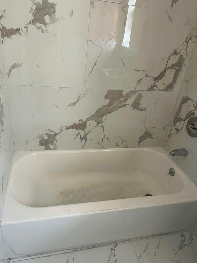 Foto del edificio - 93-28 Ditmars Blvd