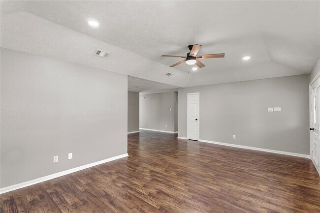 Foto del edificio - 8402 Pine Shores Dr