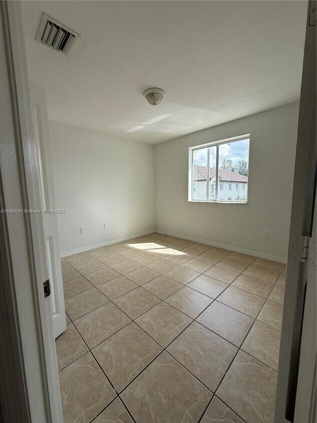 Foto del edificio - 8840 NW 111th Ave