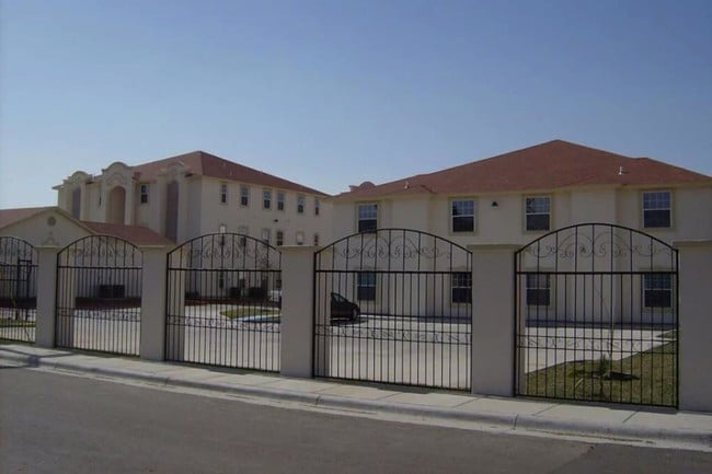 Villa Dorada Apartments