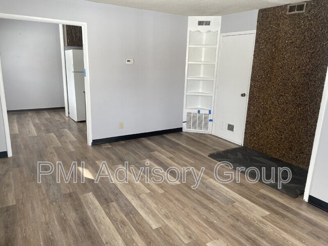 Foto del edificio - 410 W 9th St