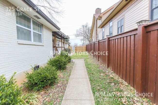 Building Photo - Cute and cozy 2 bed/1 bath in historic Eas...