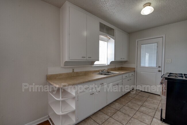 Building Photo - 2480 NW 39th Terrace