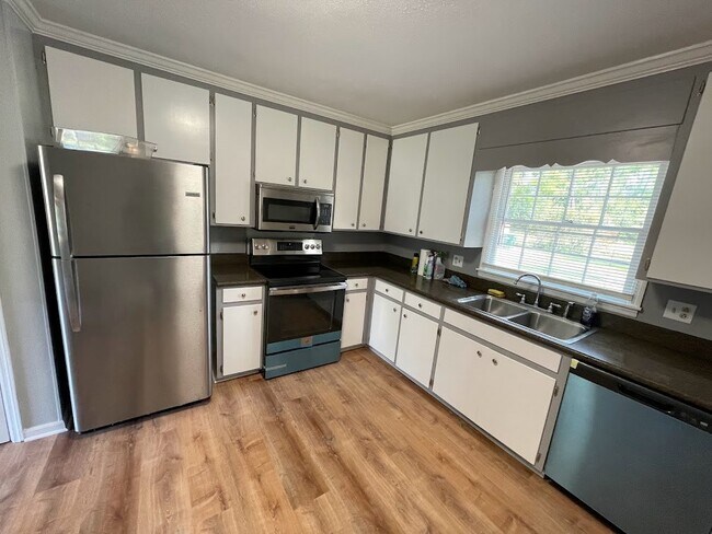 Building Photo - 409 S Audubon Dr