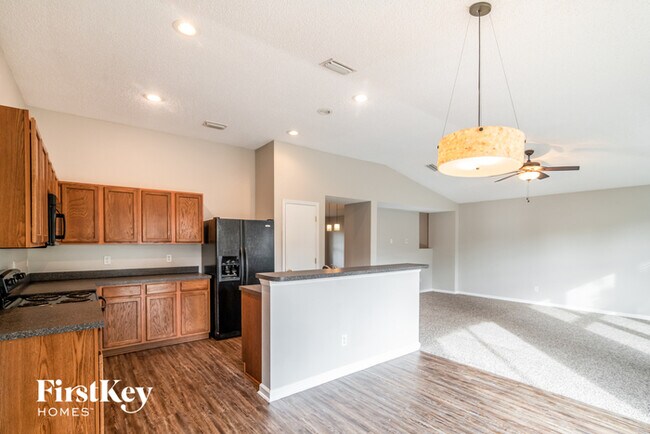 Building Photo - 1379 Summit Oaks Dr W