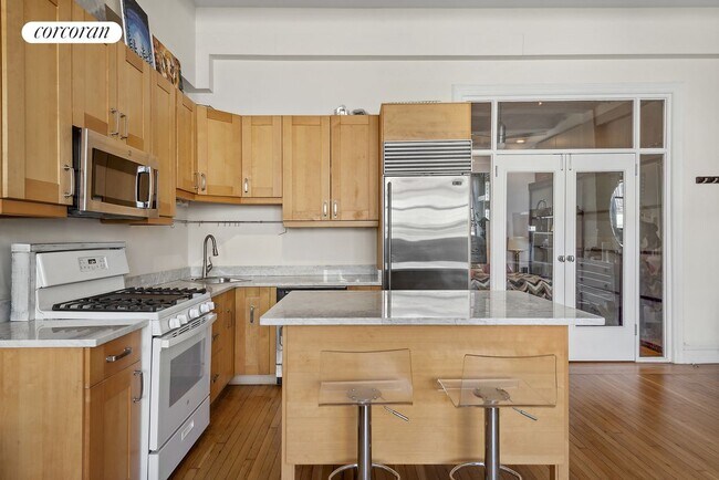 Building Photo - 54 W 74th St