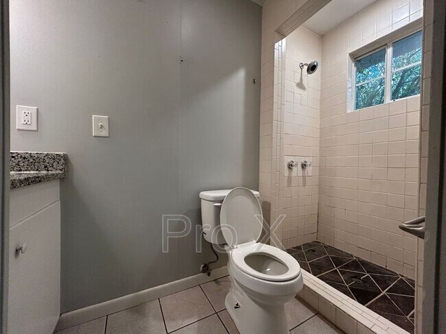 Foto del edificio - 6474 Nicole Ln