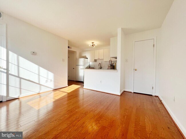 Foto del edificio - 1707 Dewitt Ave