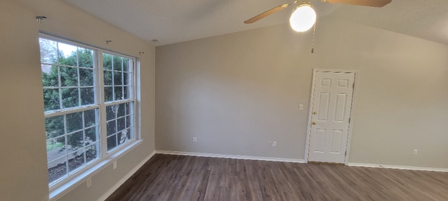 Foto del edificio - 277 Lakewood Dr