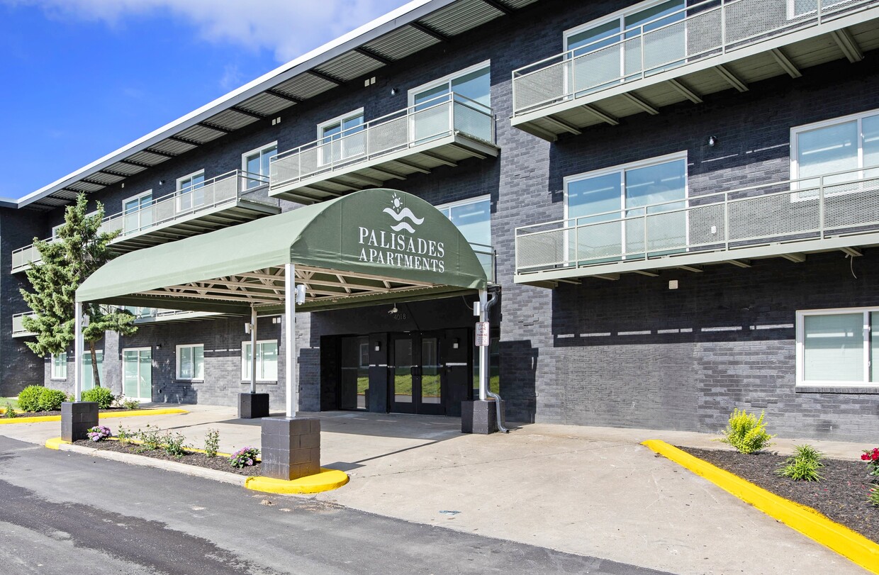 Primary Photo - Palisades Apartments