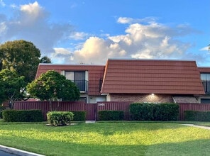 Building Photo - 12 Waterford Dr S