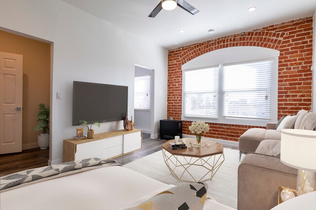 Virtually Staged Studio - Cozy & Contemporary Studio in Koreatown