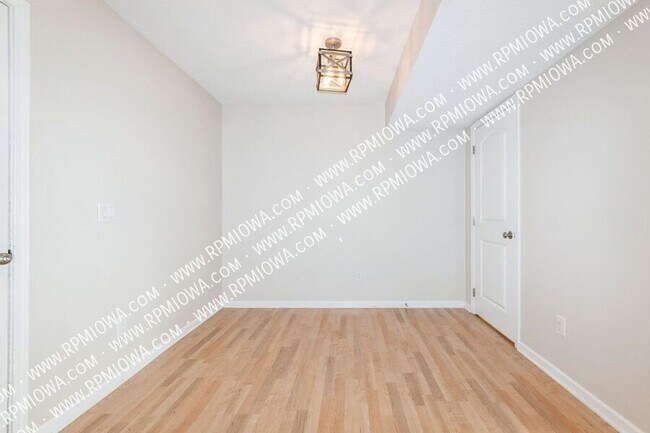 Building Photo - 9145 Greenspire Dr