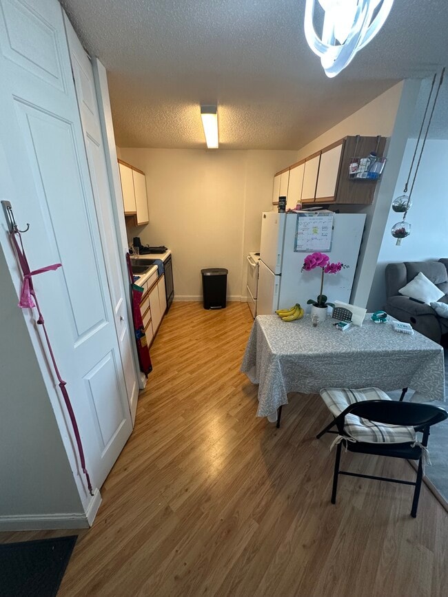 Building Photo - 1516 1st St E