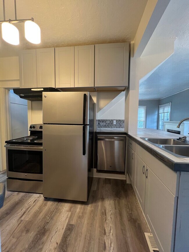 Foto del edificio - Location, Location, Location.