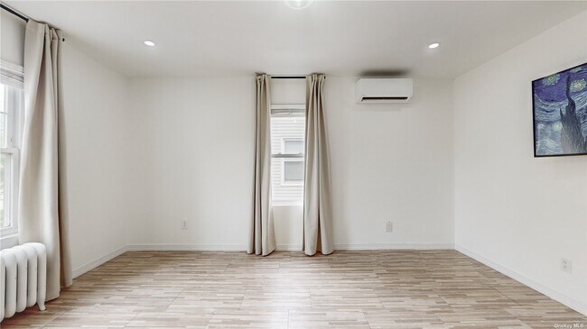 Foto del edificio - 100-18 203rd St