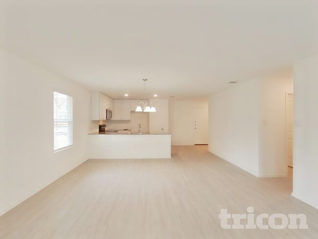 Building Photo - 5715 Vista Point